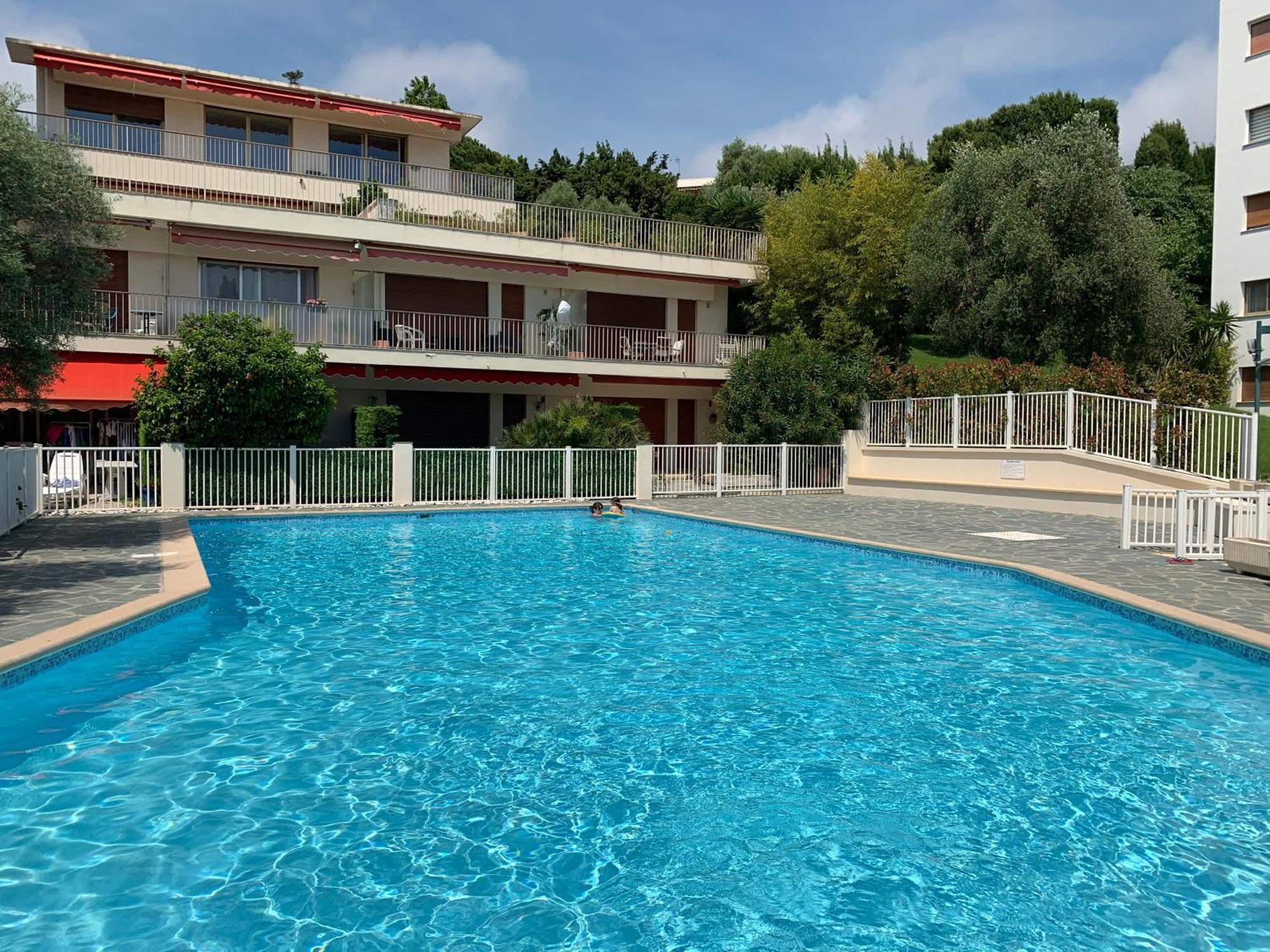 Superbe 2 Pieces Antibes Vue Mer, Piscine, Parking * Antibes
