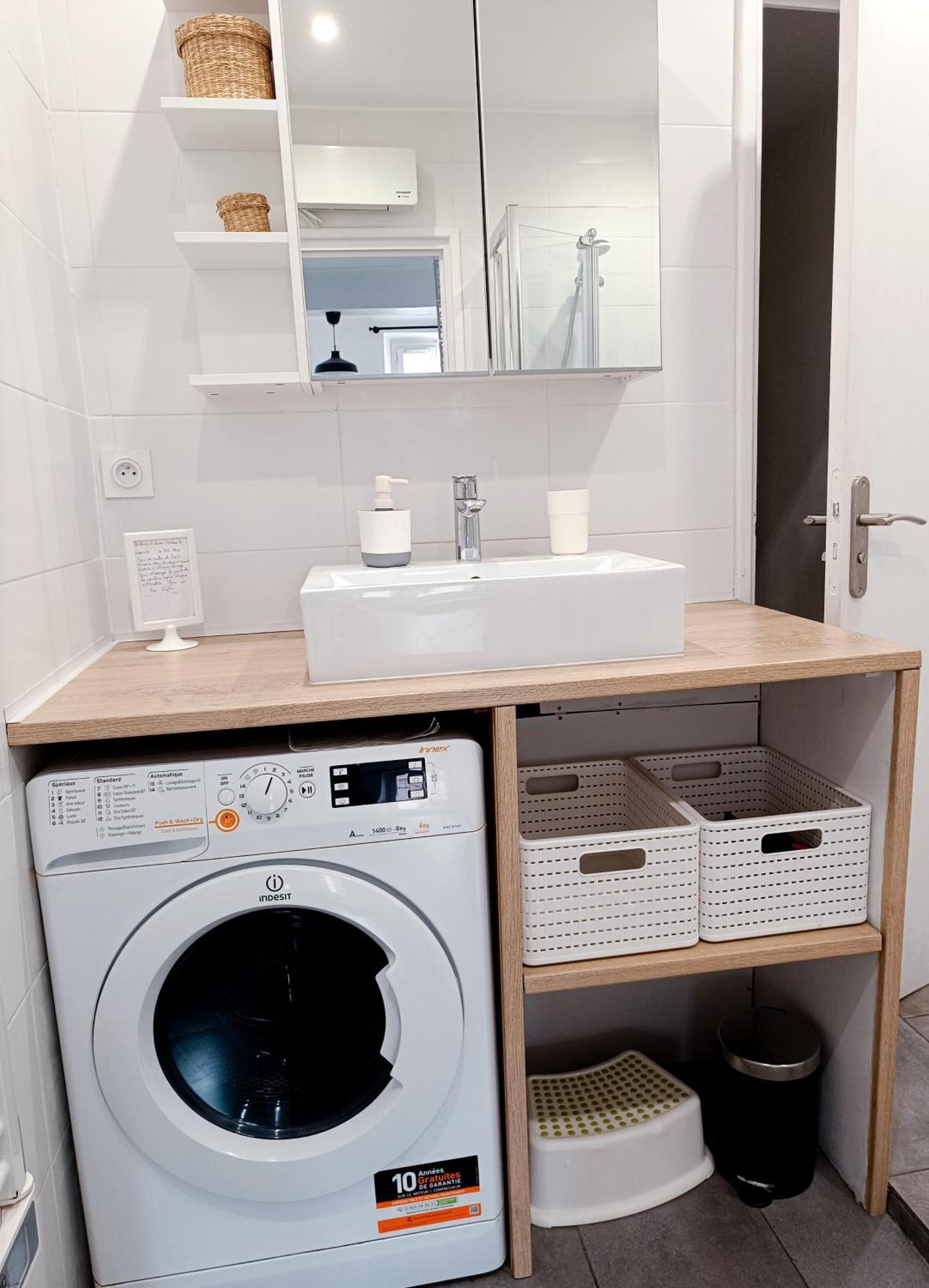Apartment Grand 2 Pieces Renove Climatise, Vieil Antibes, Proche Port