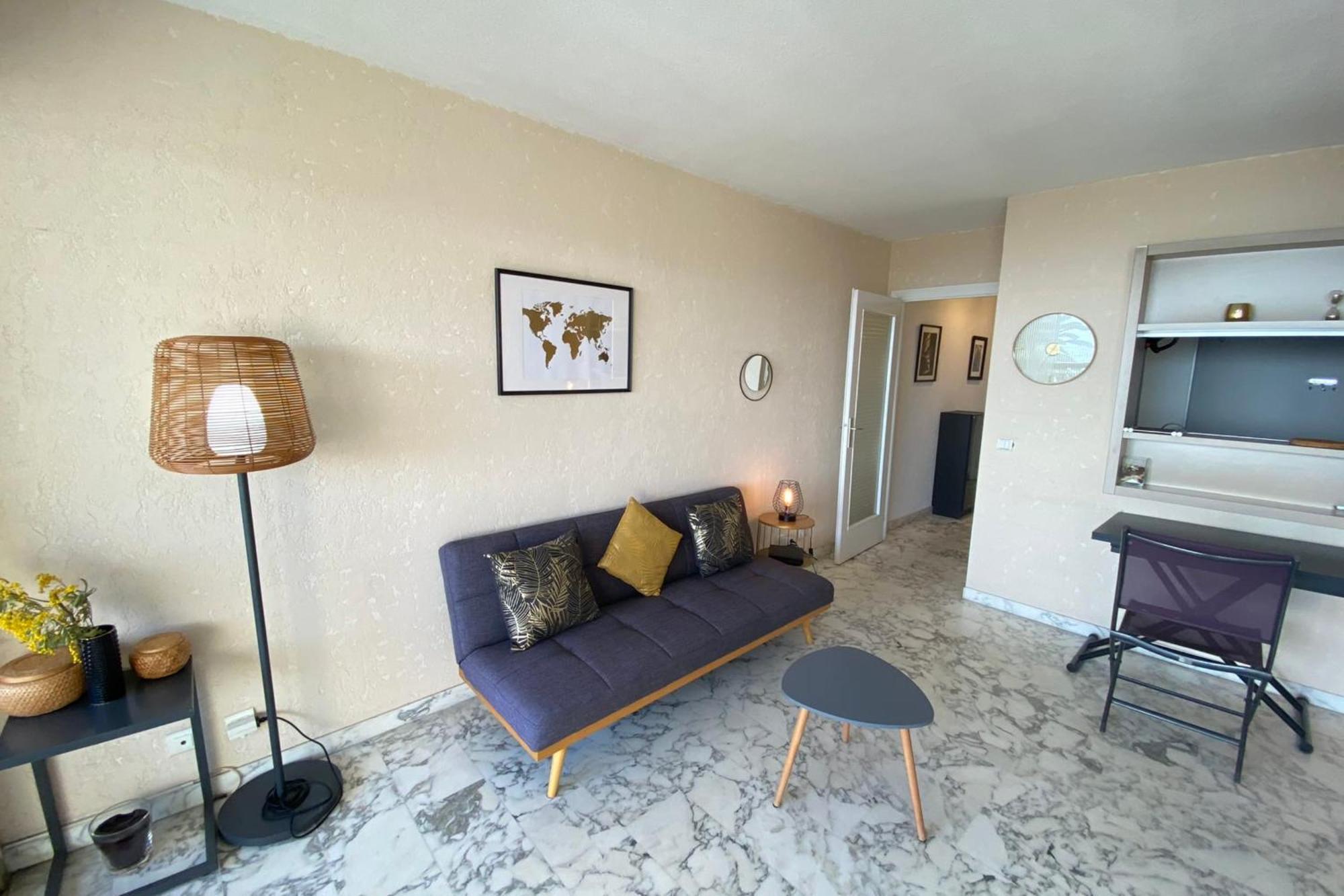 06ay - With Seafront Terrace Apartment