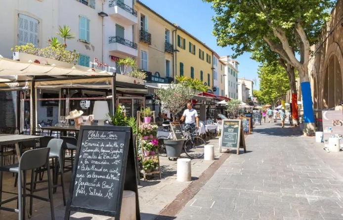 Appartement Authentique Situe En Plein Centre D'antibes