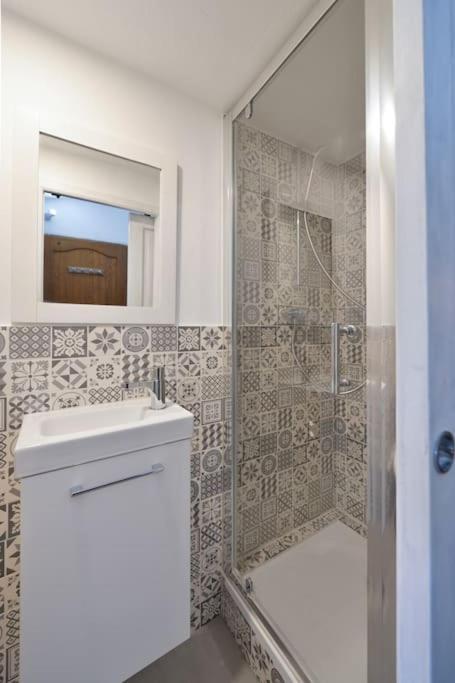 Le Petit Bateau - New Cosy/charming Studio/mezzanine For 3 - Ac/wifi *