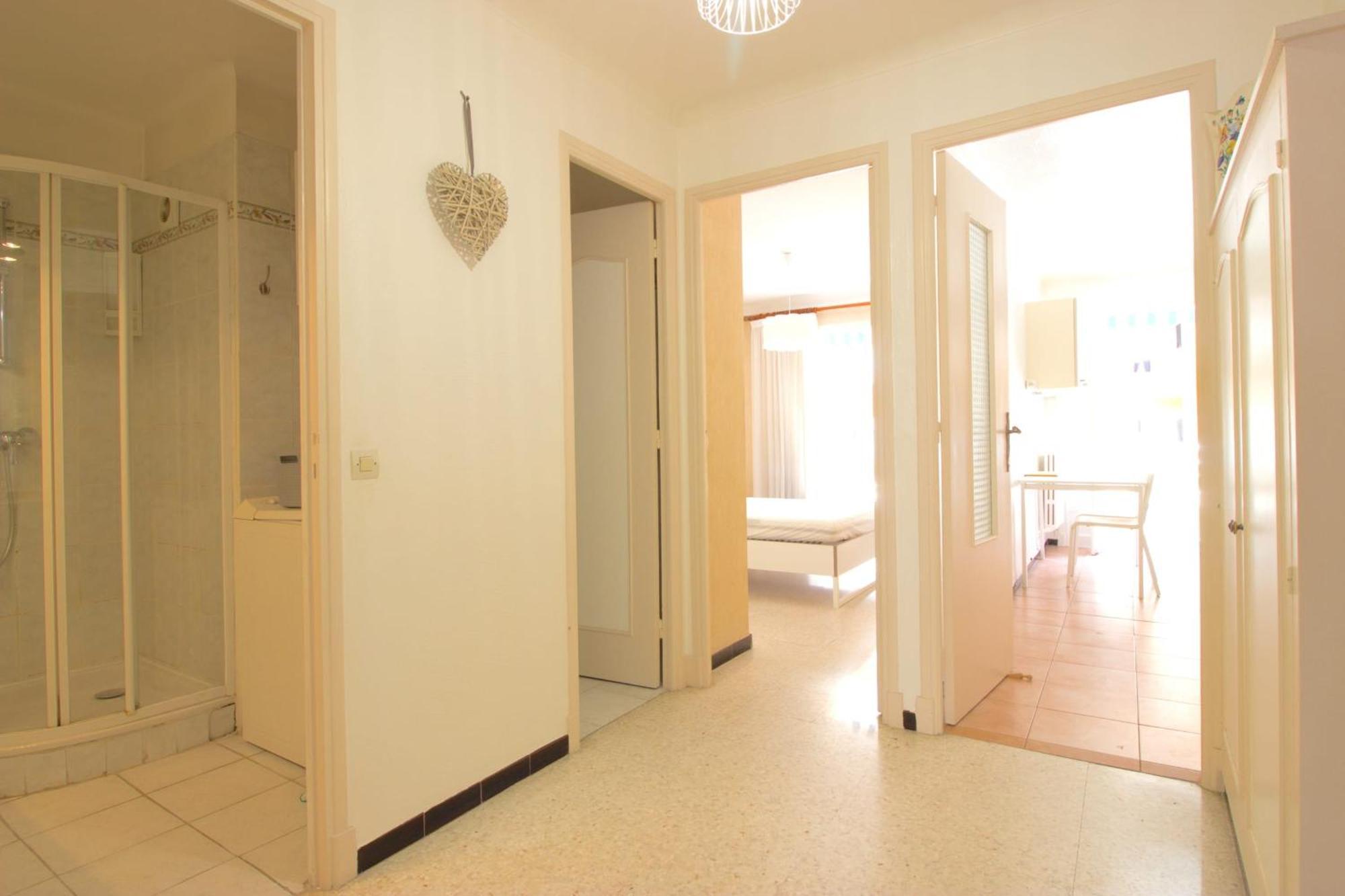 Center - 1 Bedroom - 4 People Apartment