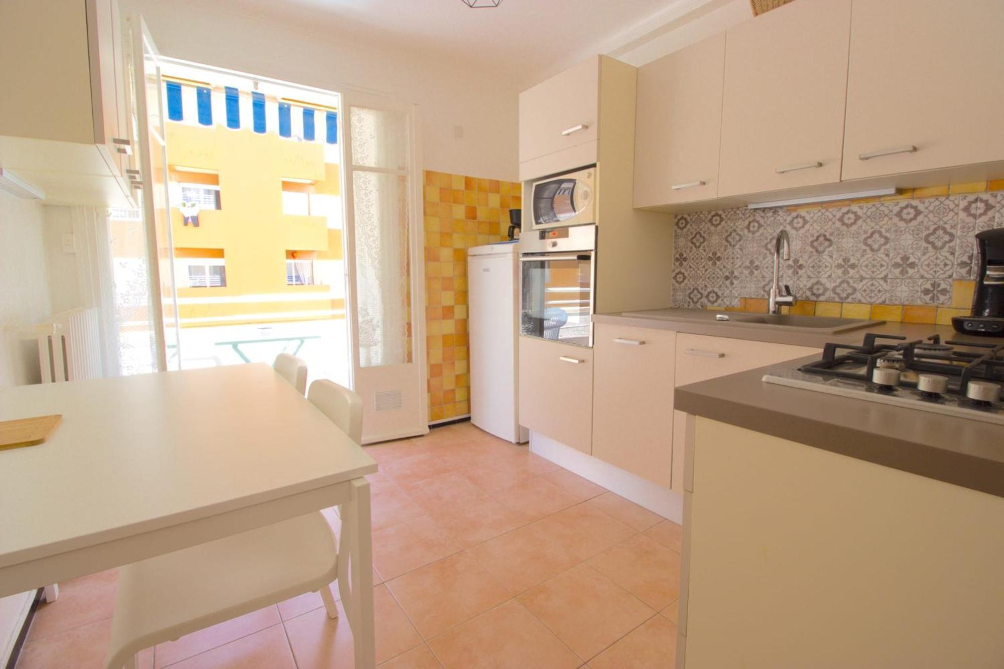 Center - 1 Bedroom - 4 People Apartment
