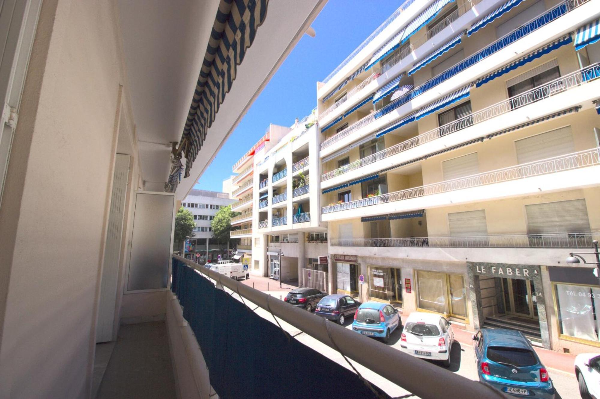 Center - 1 Bedroom - 4 People Apartment