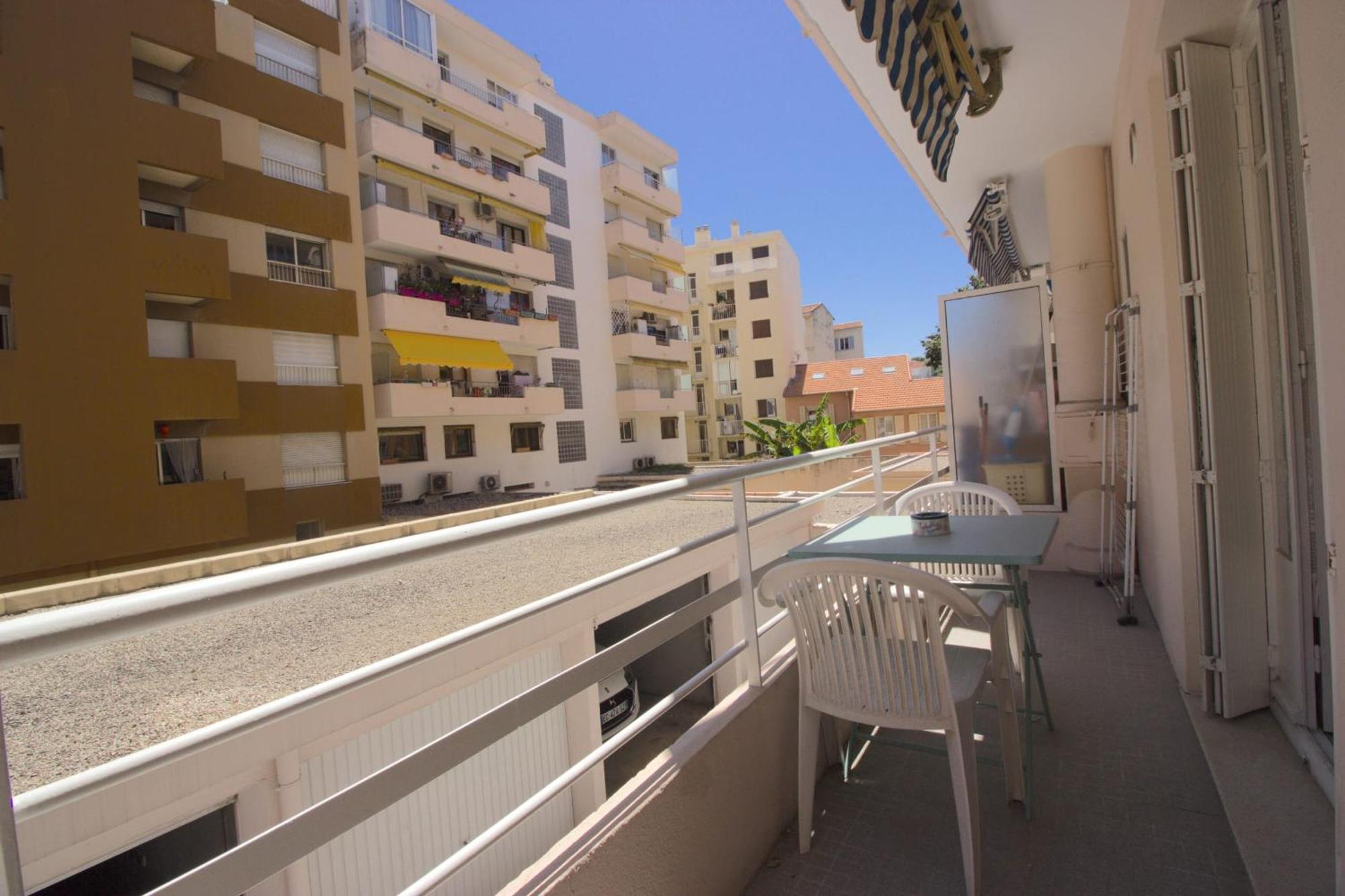 Center - 1 Bedroom - 4 People Apartment *