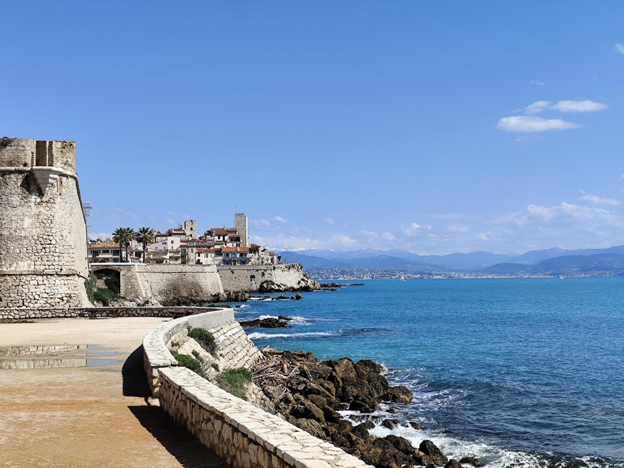 Apartment Elegant Two-bedroom With Private Pool And Parking Antibes