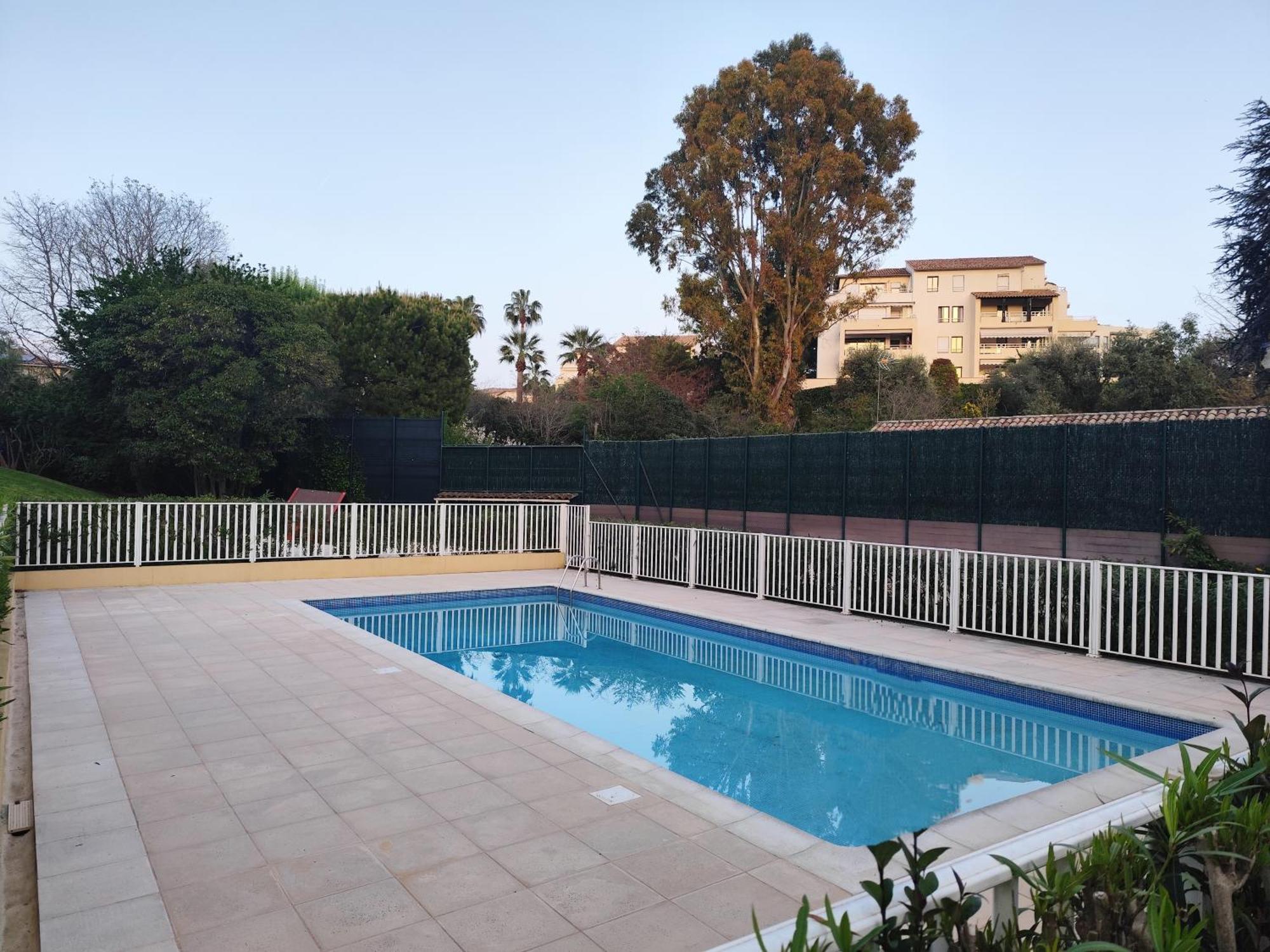 Apartment Elegant Two-bedroom With Private Pool And Parking