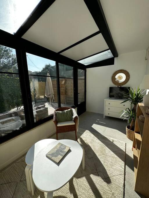 Tres Bel Appartement, Moderne, Grande Terrasse Antibes