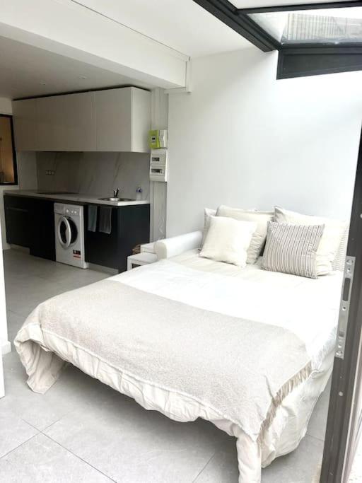 Apartment Appartement, Atypique, Proche Du Centre Antibes