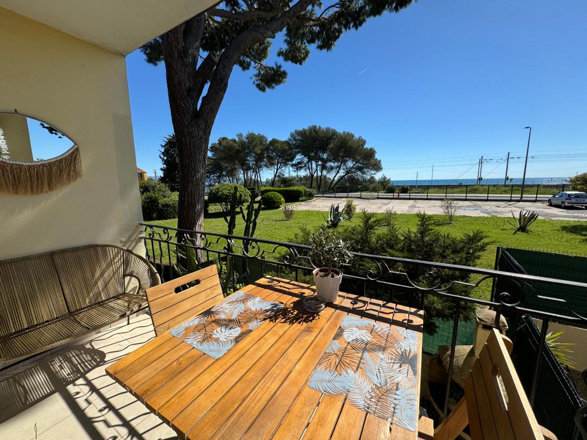 Le Cocon Marin , Vue , Clim , Parking , Piscine * Antibes