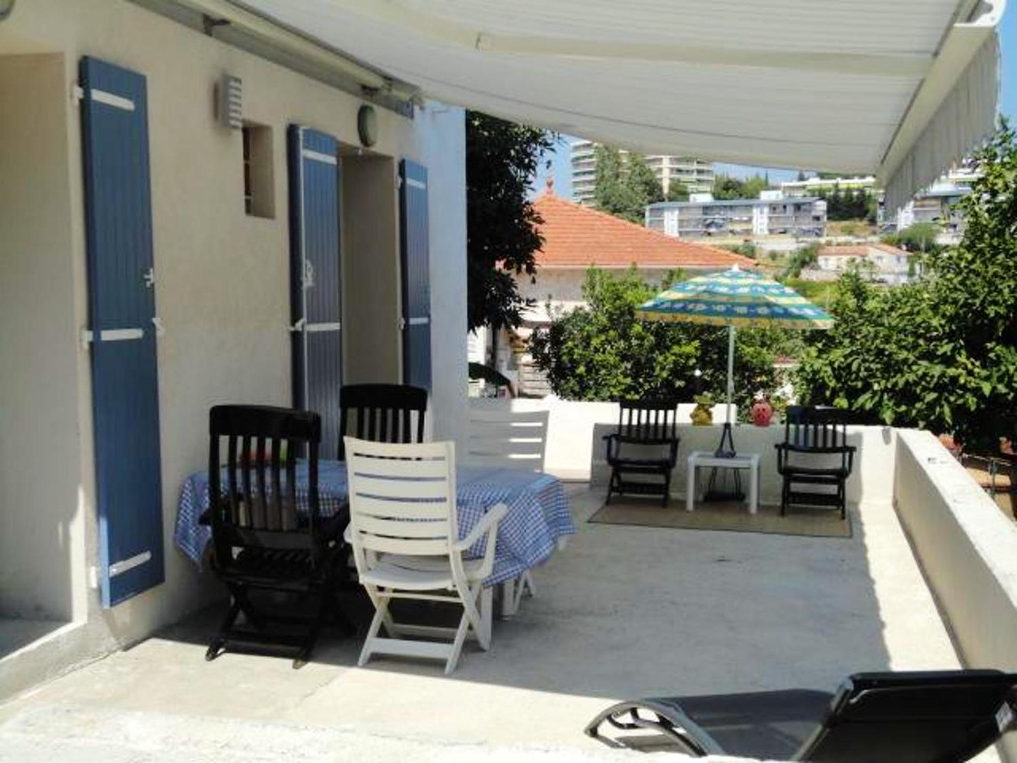 Moderne A Avec Jardin Et Terrasse