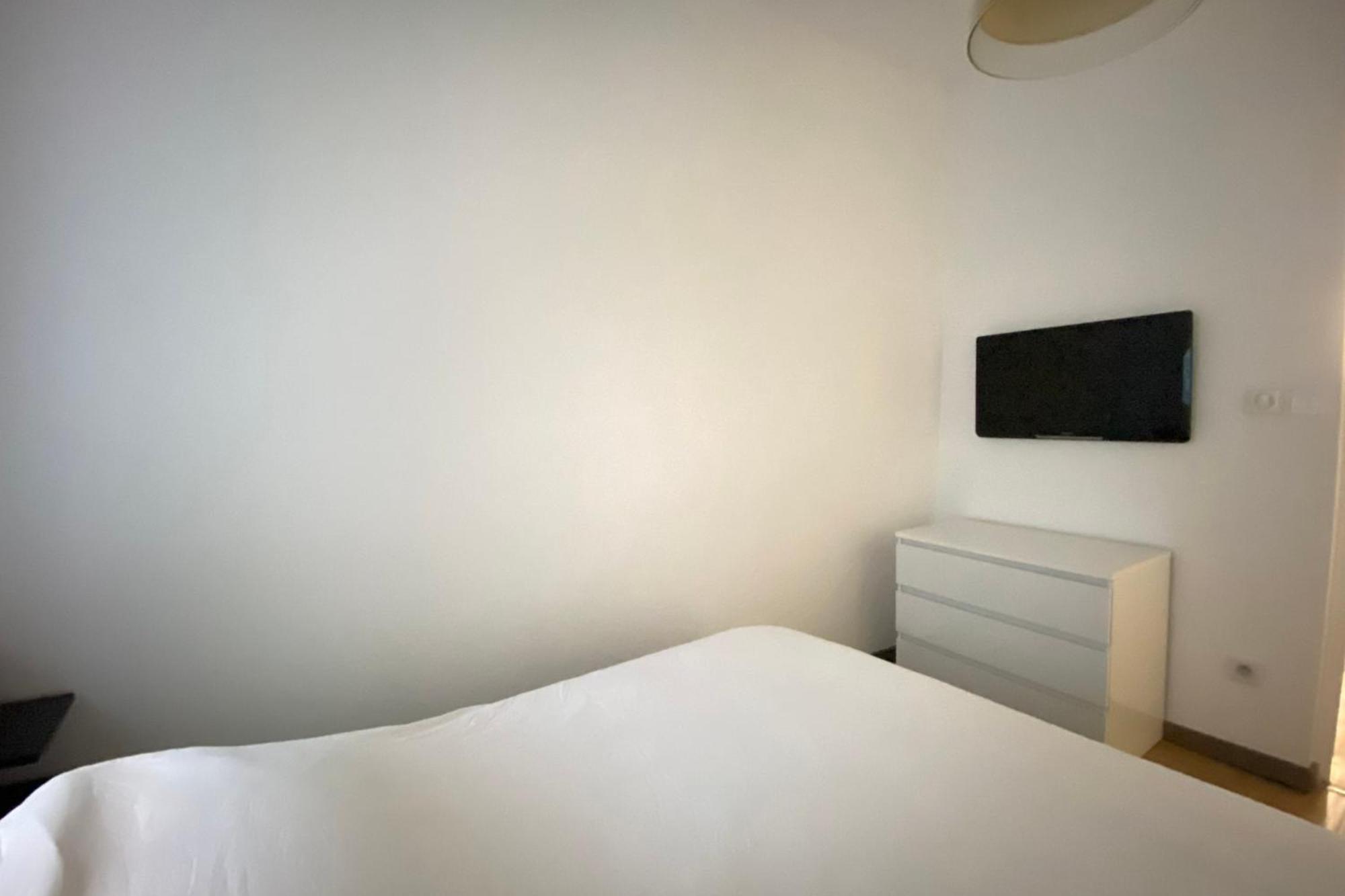 Apartment 06bs In The Heart Of Old Antibes