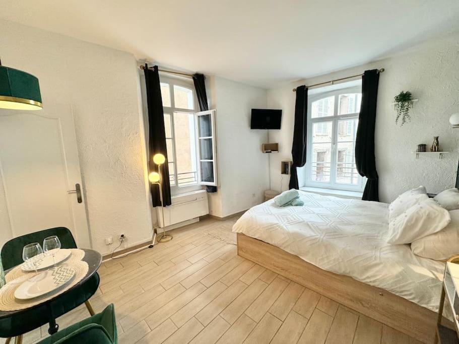 Appartement Place Malespine Proche Port Vauban Antibes