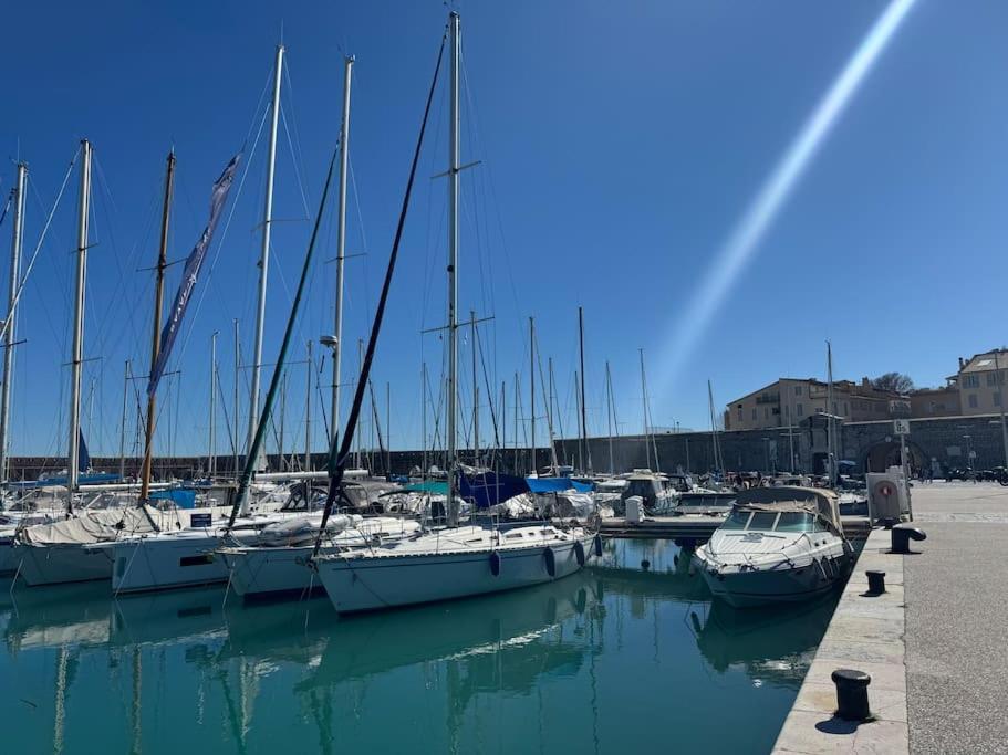 Place Malespine Proche Port Vauban Antibes