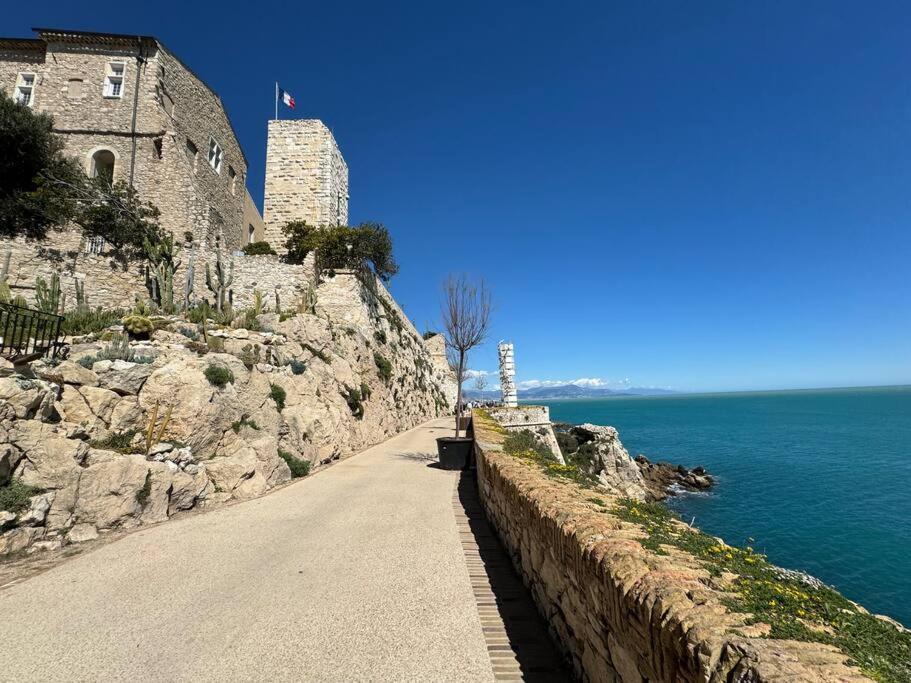 Appartement Place Malespine Proche Port Vauban Antibes