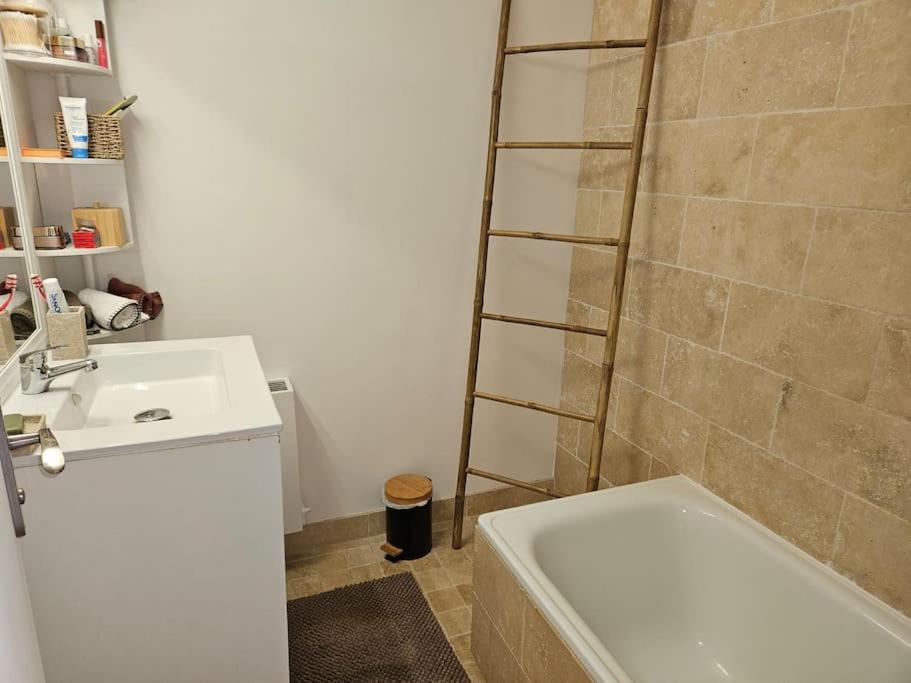 Apartment Hauteur D'antibes 3 Pieces Vue Et Montagne Calanques Antibes