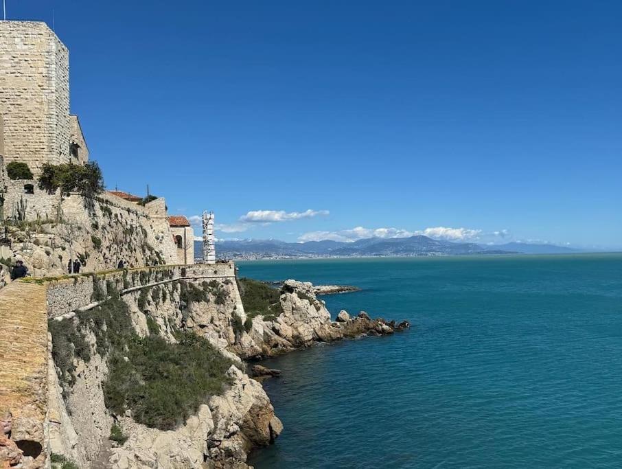 Vieil Rue Du Bateau Antibes