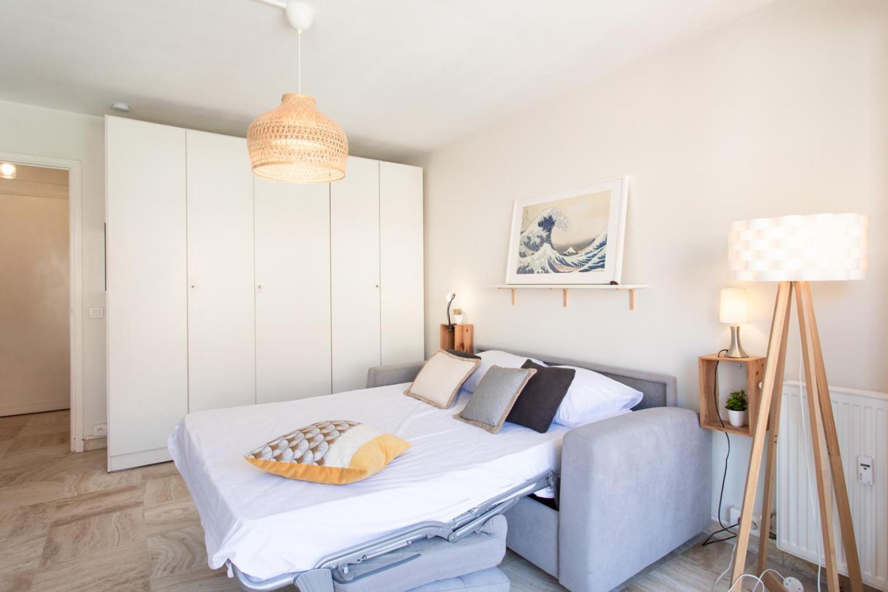 Apartment 5min Train Station & Sea - Ac & Balcony *