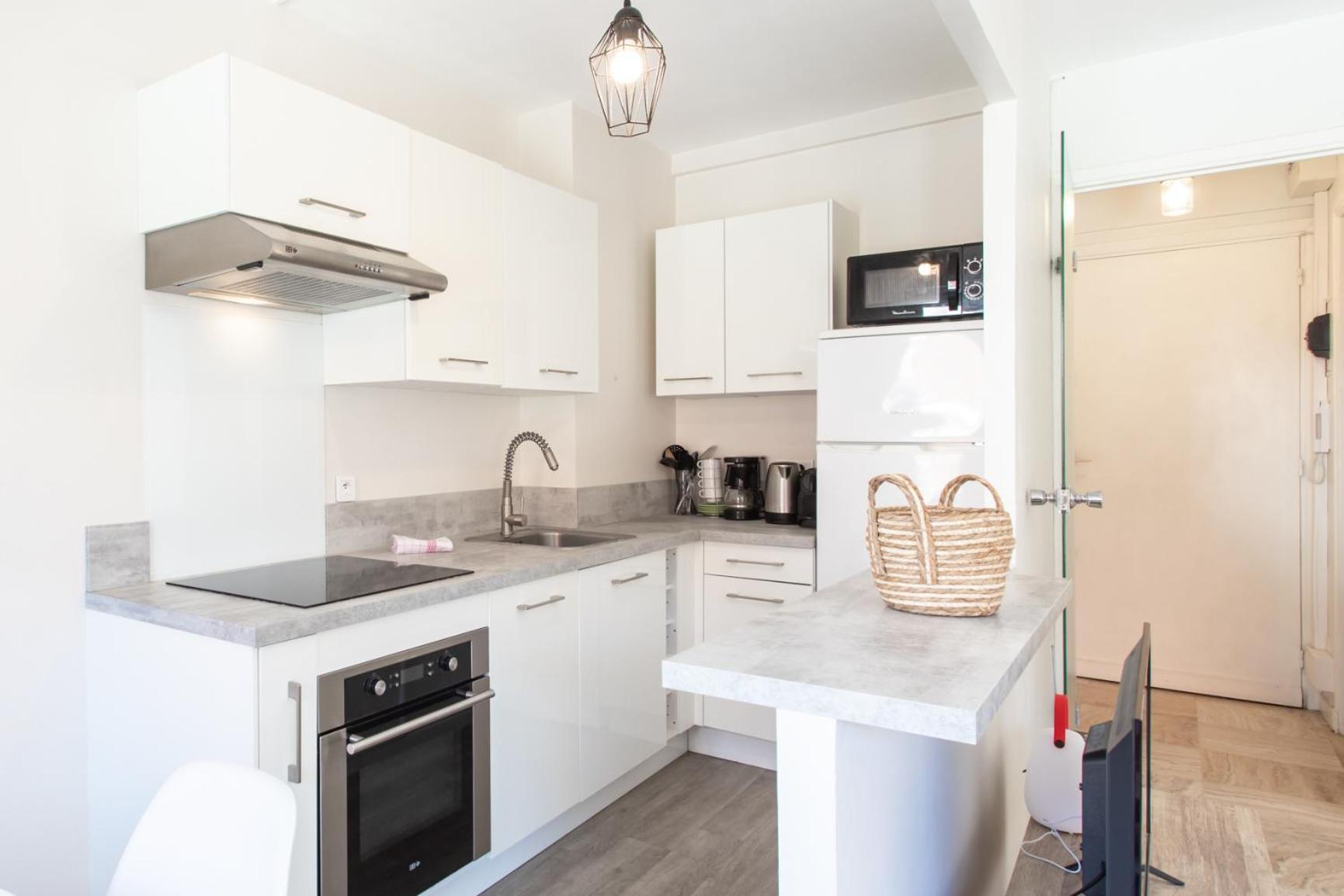 5min Train Station & Sea - Ac & Balcony *