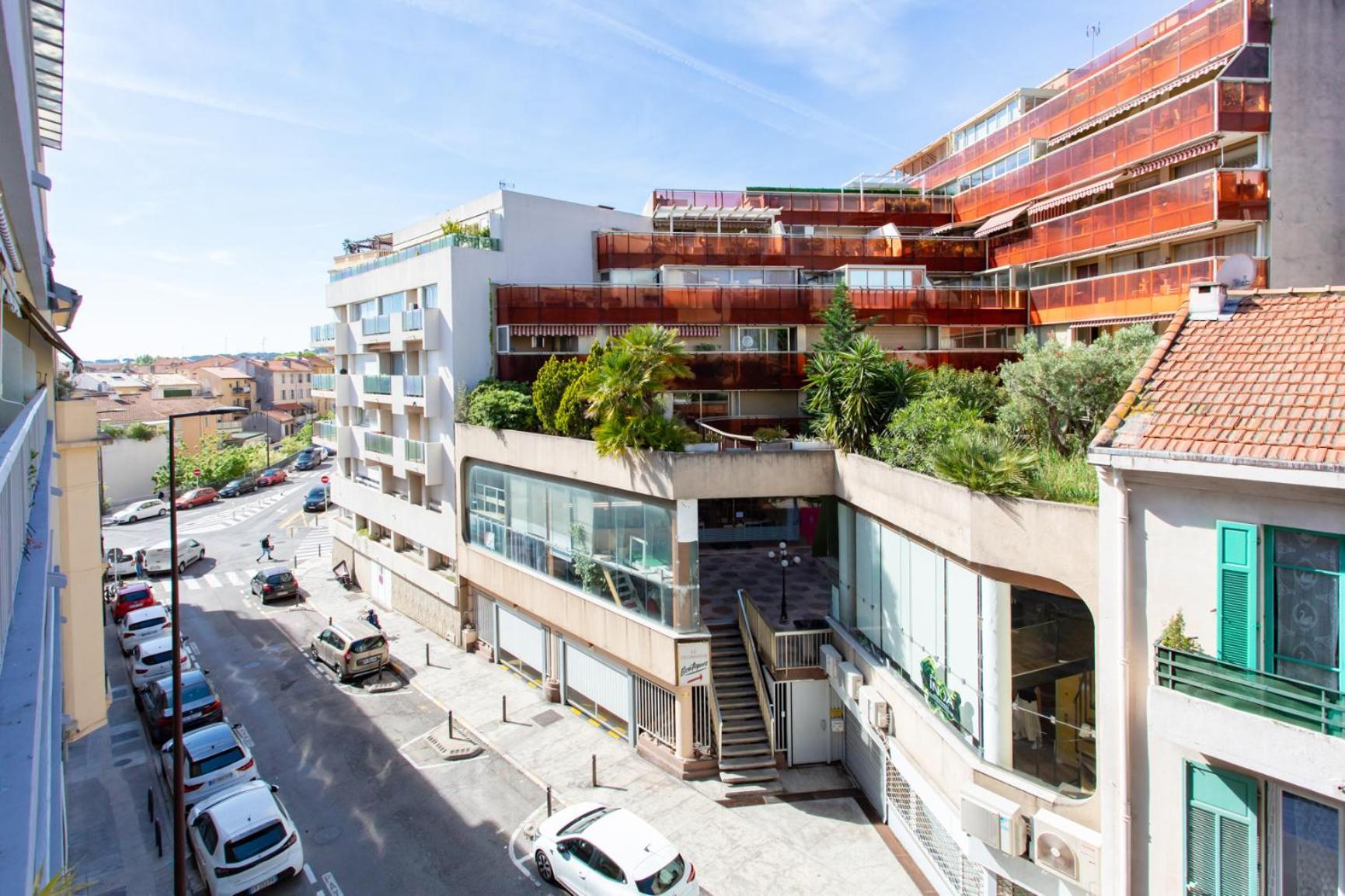 5min Train Station & Sea - Ac & Balcony