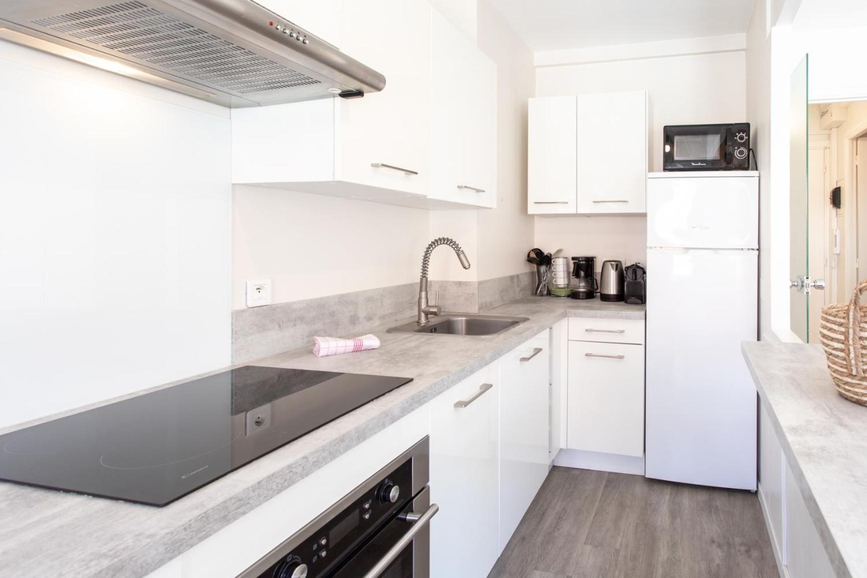 5min Train Station & Sea - Ac & Balcony * Antibes