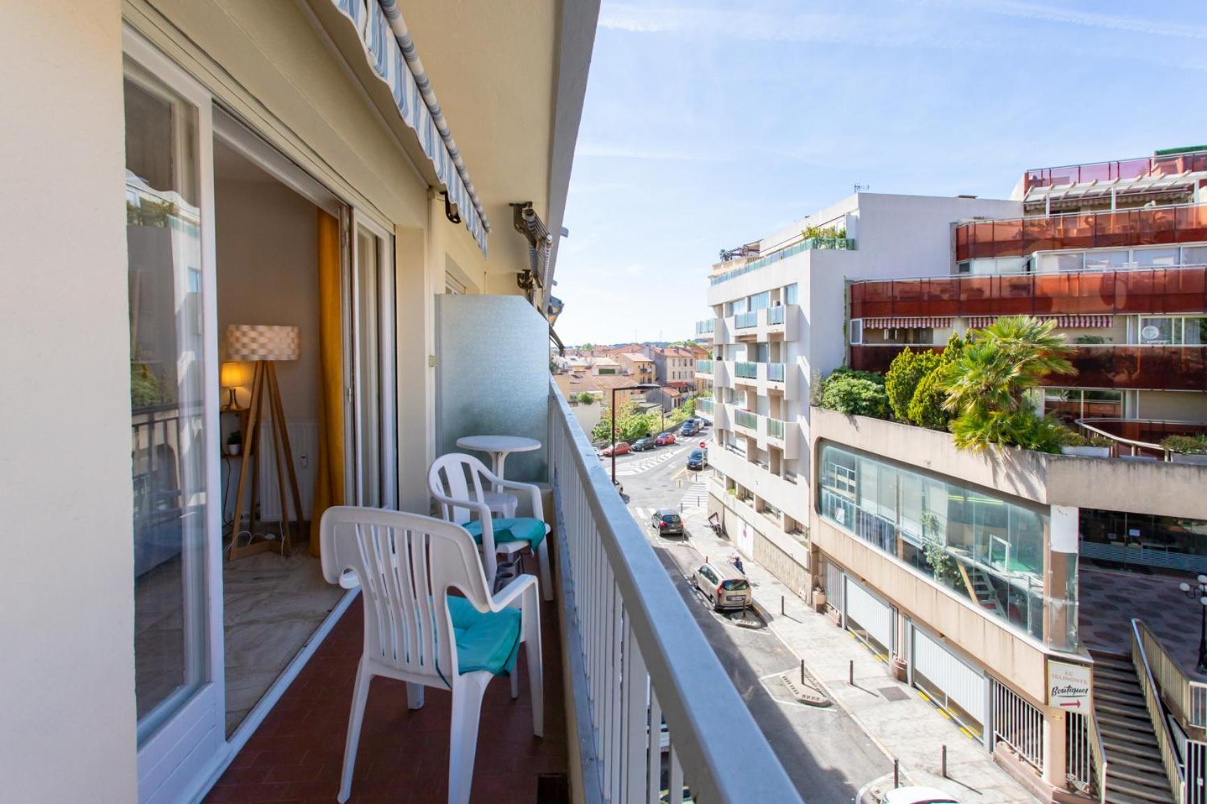 5min Train Station & Sea - Ac & Balcony