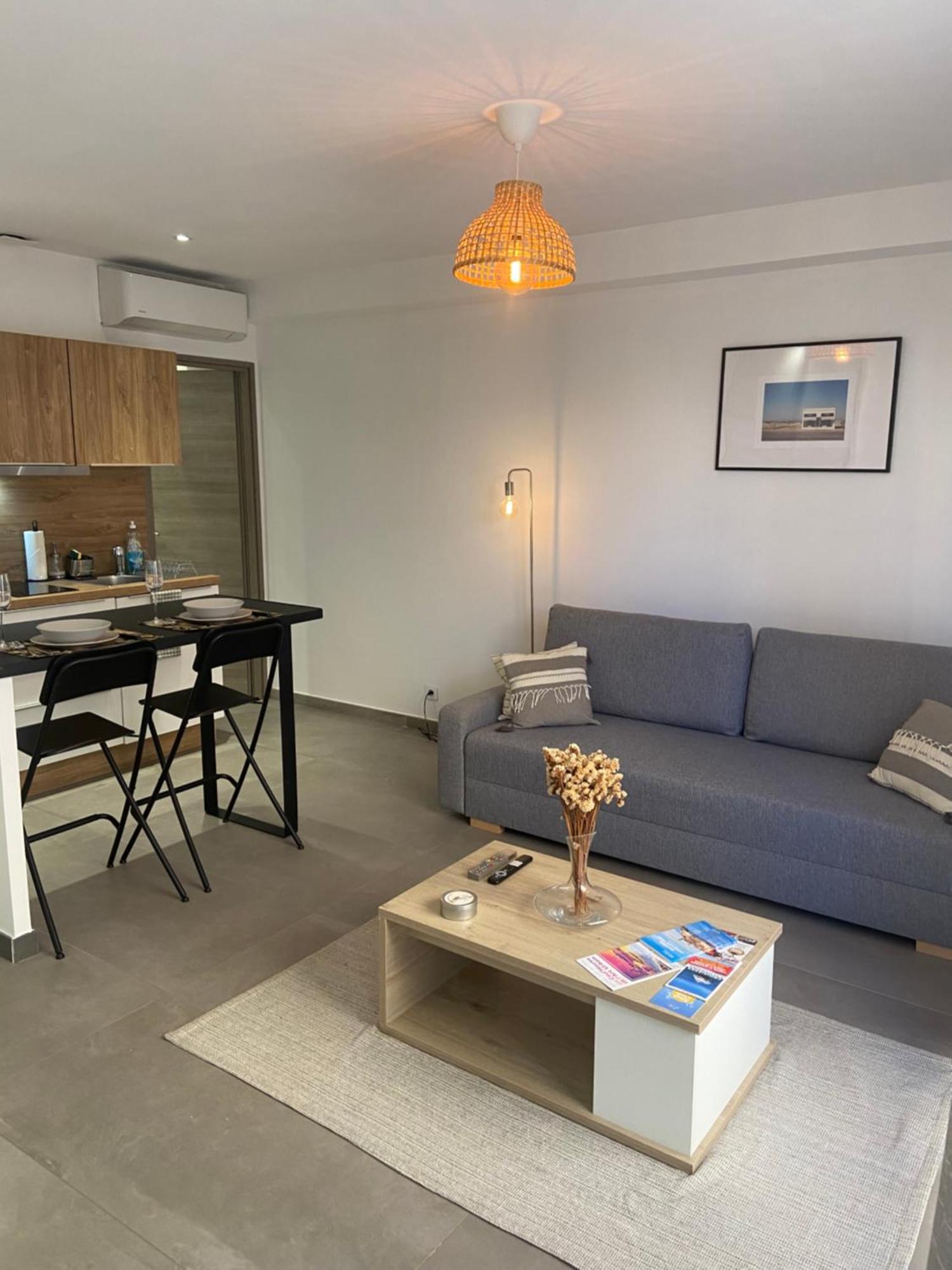 Apartment Confortable - Parking Inclus - Proche Juan-les-pins *