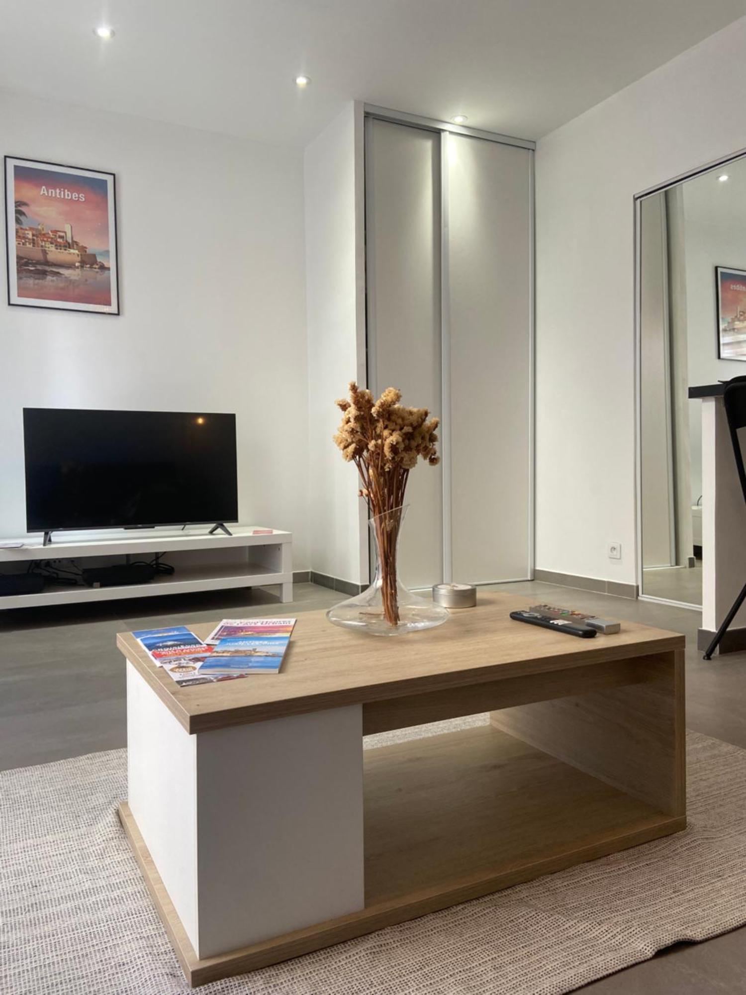 Confortable - Parking Inclus - Proche Juan-les-pins Apartment