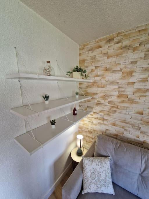 Apartment Les Palmiers: Apt 2 Prs, Piscine, Parking Antibes