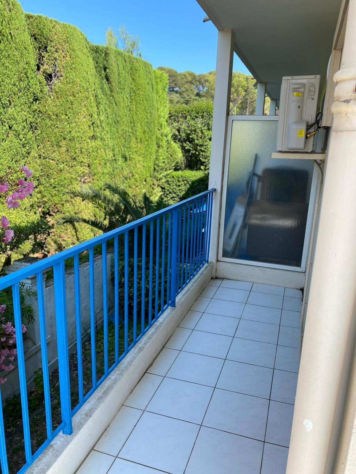 For 2 People Near The Of Apartment Antibes