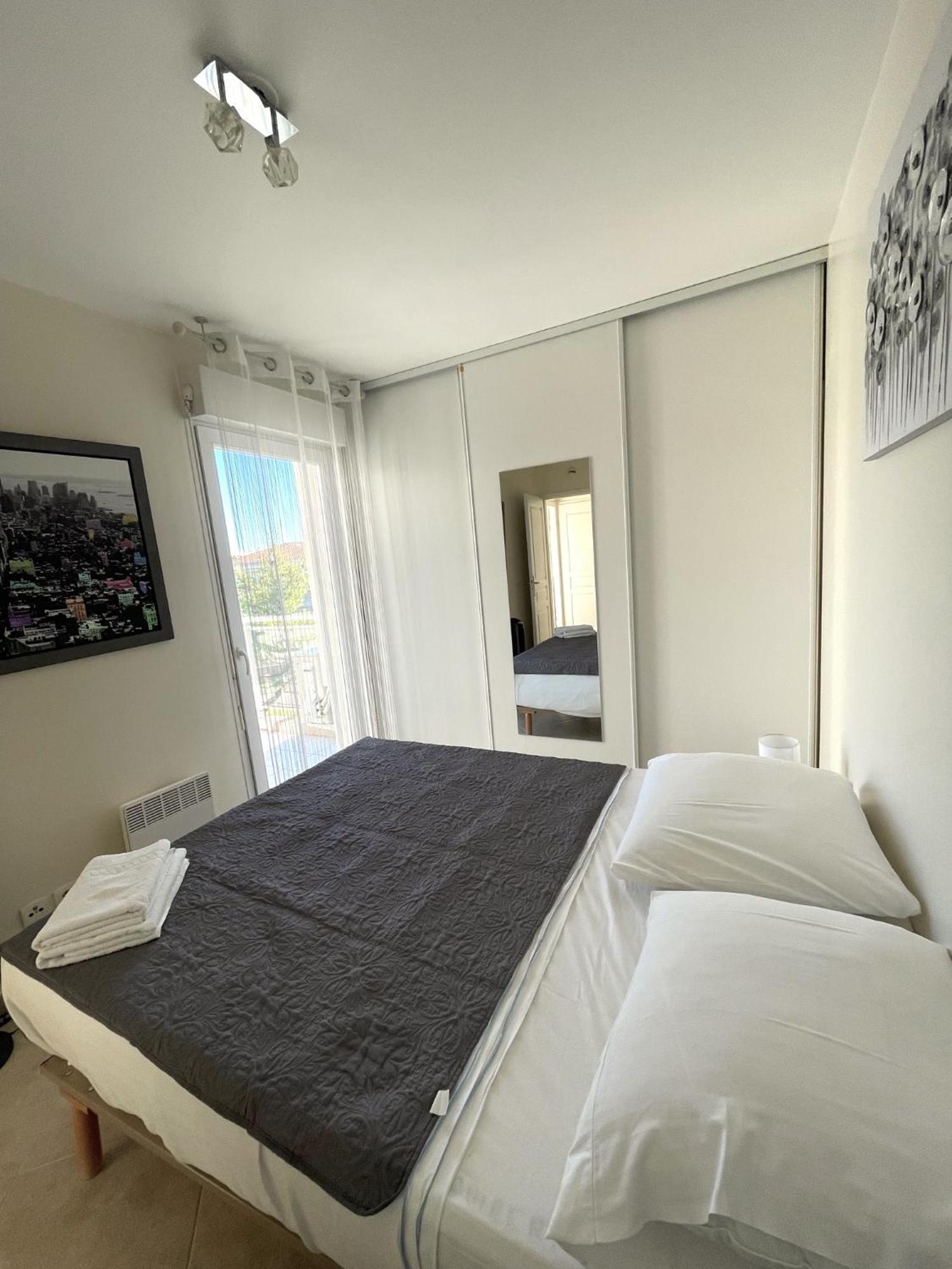 Deux Pieces Climatise A Pied Et Garage Apartment *