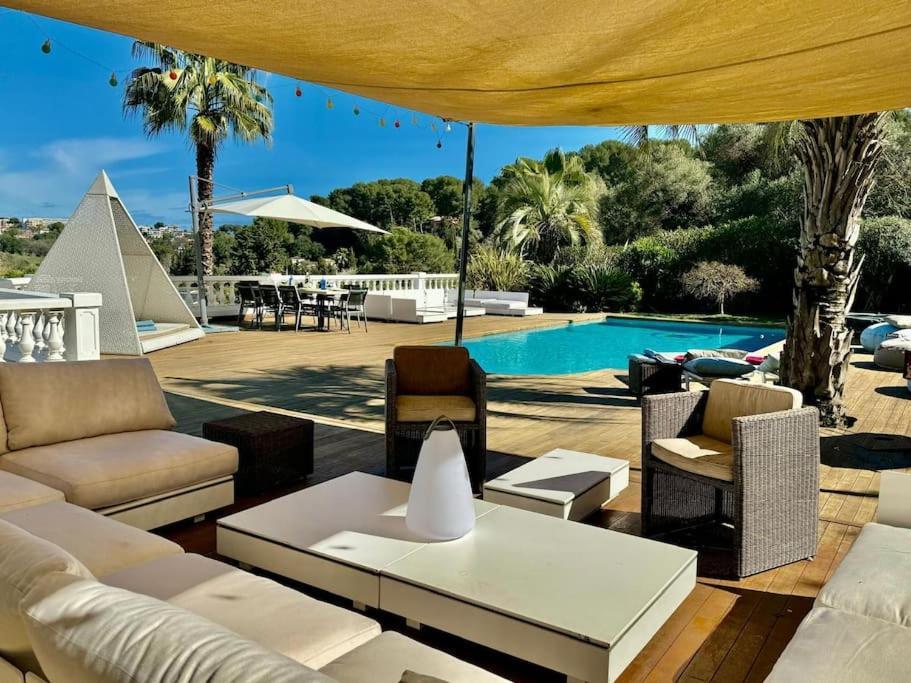 Villa Superbe A Avec Piscine Dans Un Quartier Calme