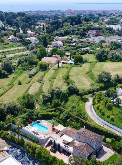 Superbe A Avec Piscine Dans Un Quartier Calme Antibes