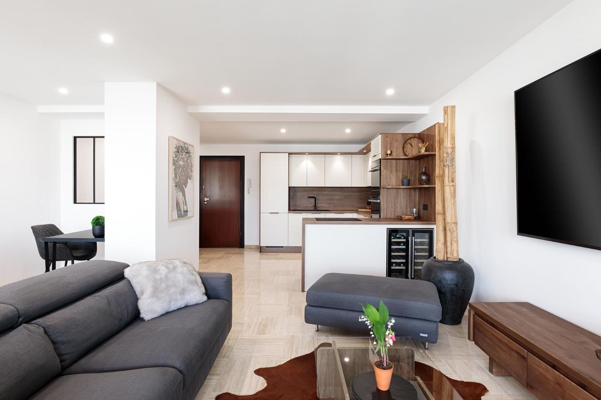 Spacieux De 114 M2 A 5 Min Des Plages - Proximite Tous Commerces Et Transports Appartement Antibes