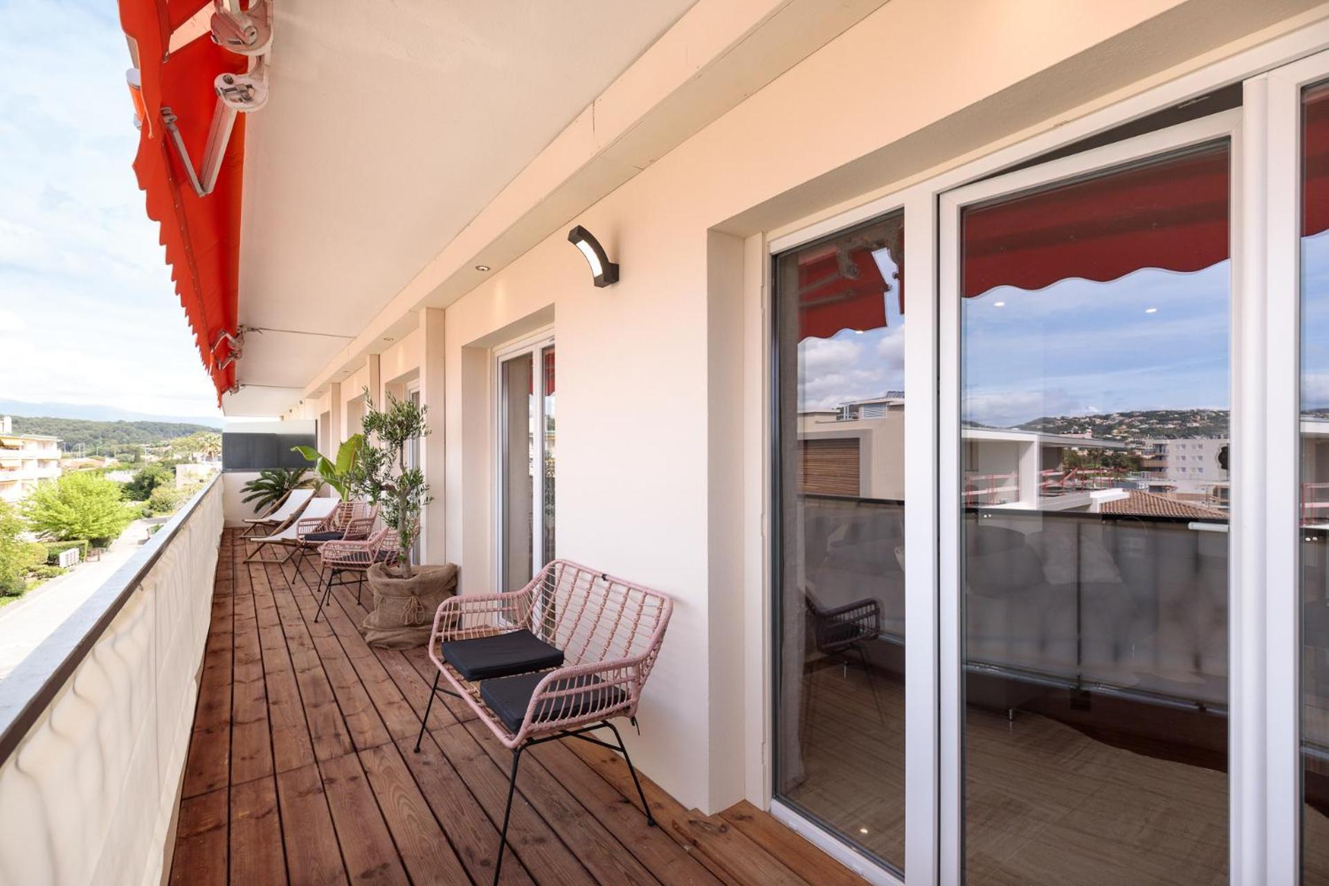 Spacieux De 114 M2 A 5 Min Des Plages - Proximite Tous Commerces Et Transports Antibes