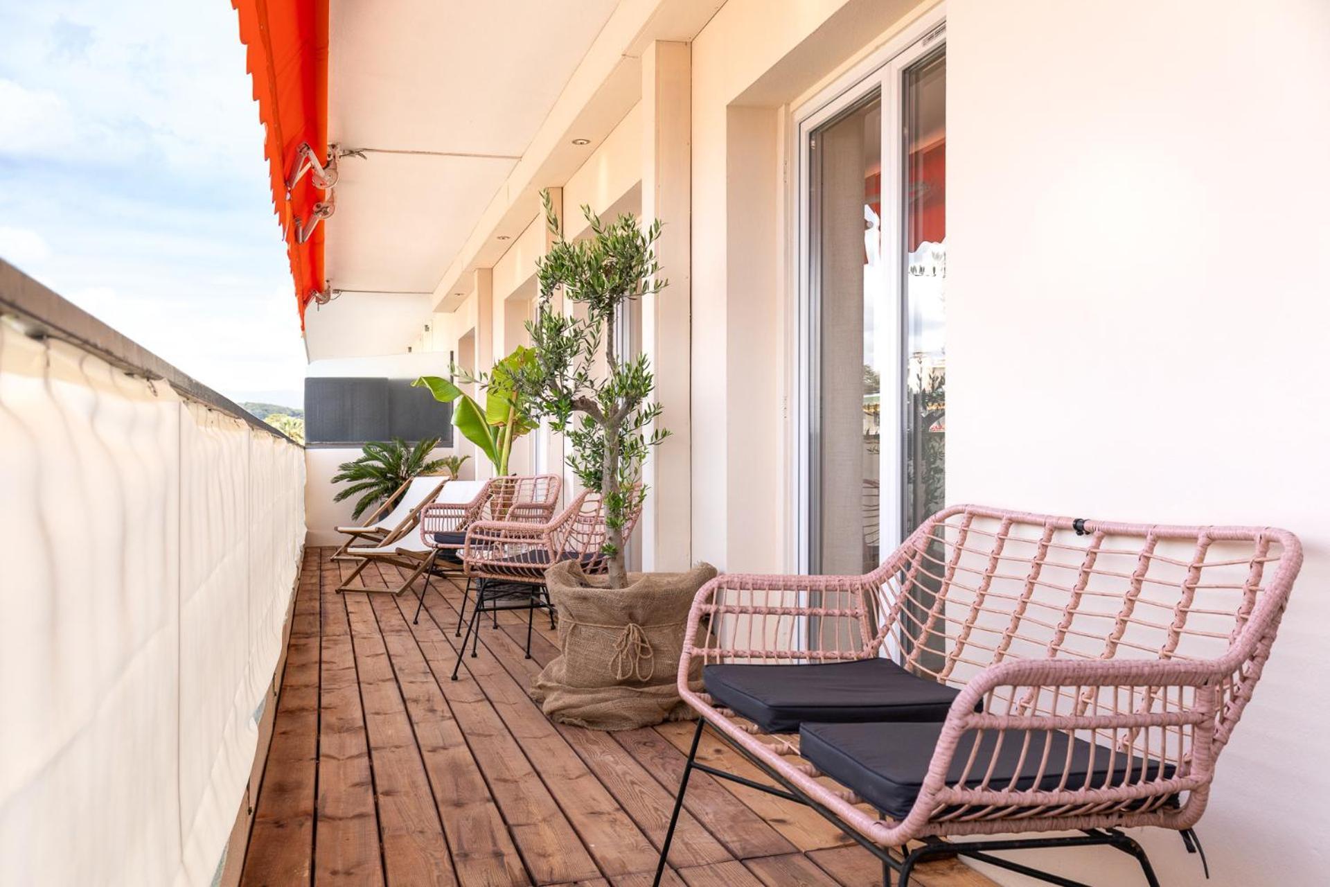 Spacieux De 114 M2 A 5 Min Des Plages - Proximite Tous Commerces Et Transports Appartement
