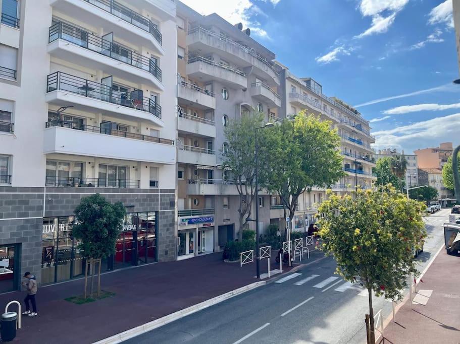 Juan 1 Yourhosthelper * Antibes