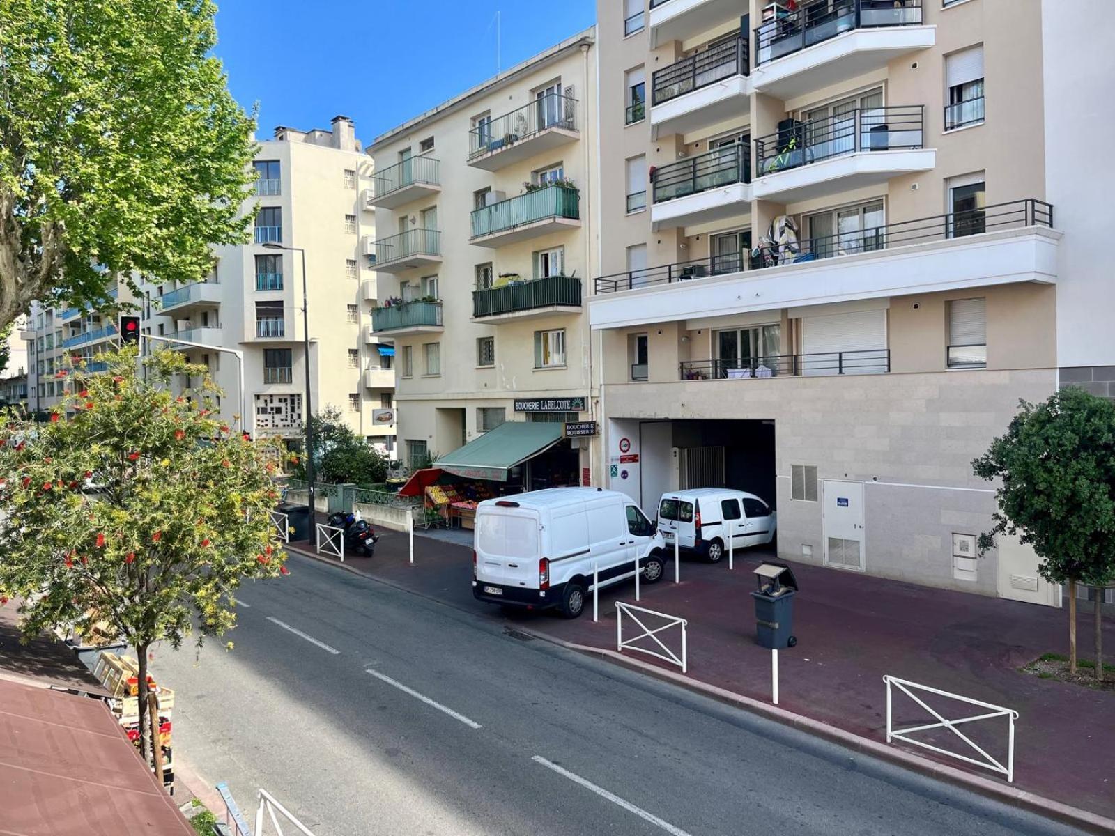 Juan 1 Yourhosthelper * Antibes