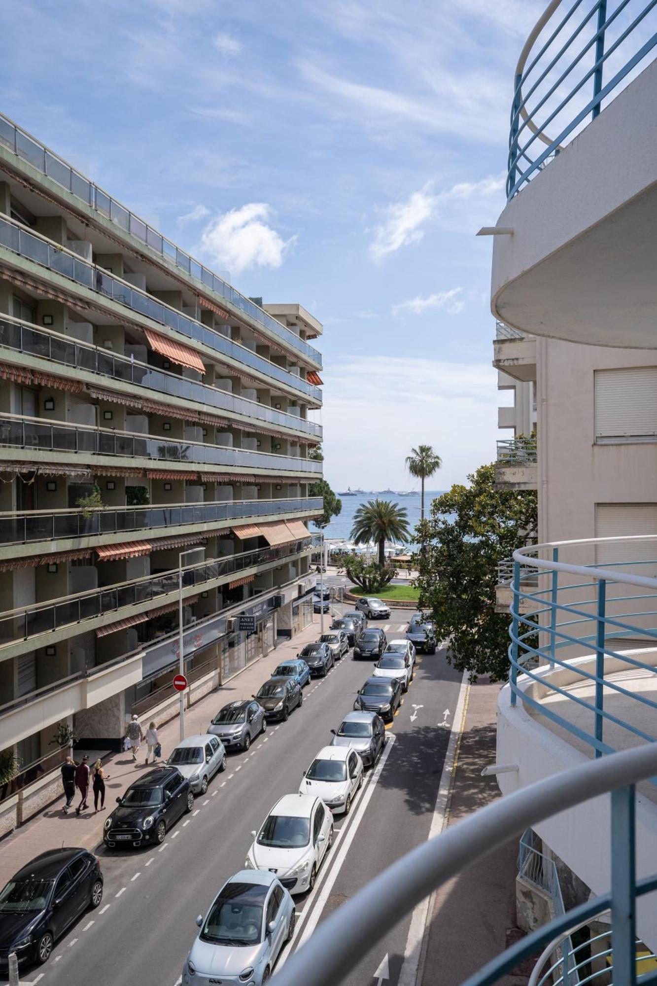 A 1min Des Plages, Juan Les Pins Apartment Antibes