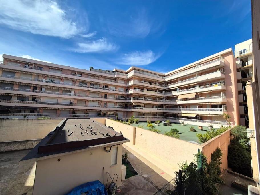 Apartment Plein Centre De Juan - Proche Et Gare *