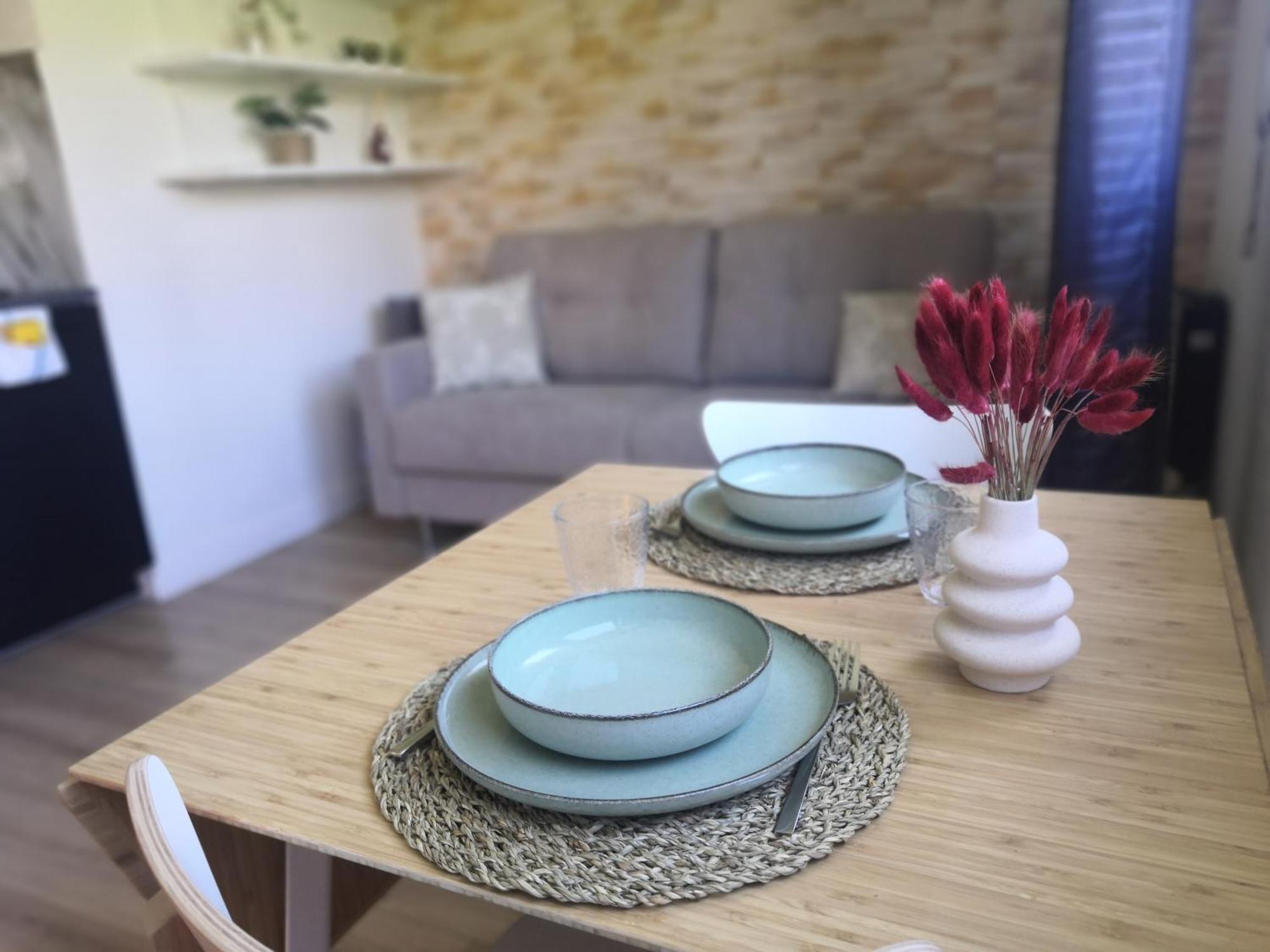 Les Palmiers: Apt 2 Prs, Piscine, Parking * Antibes