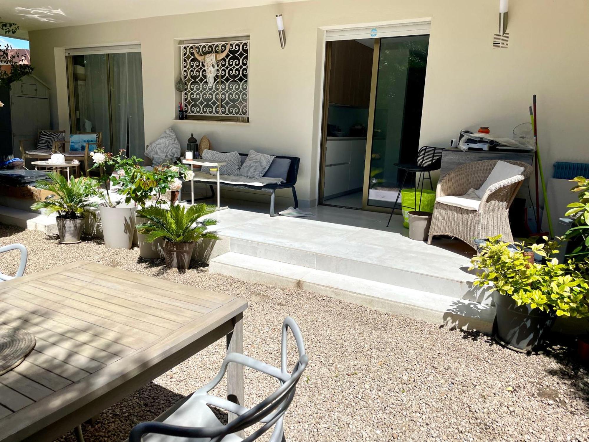 Bel Cap D Avec Terrasses Et Jardins