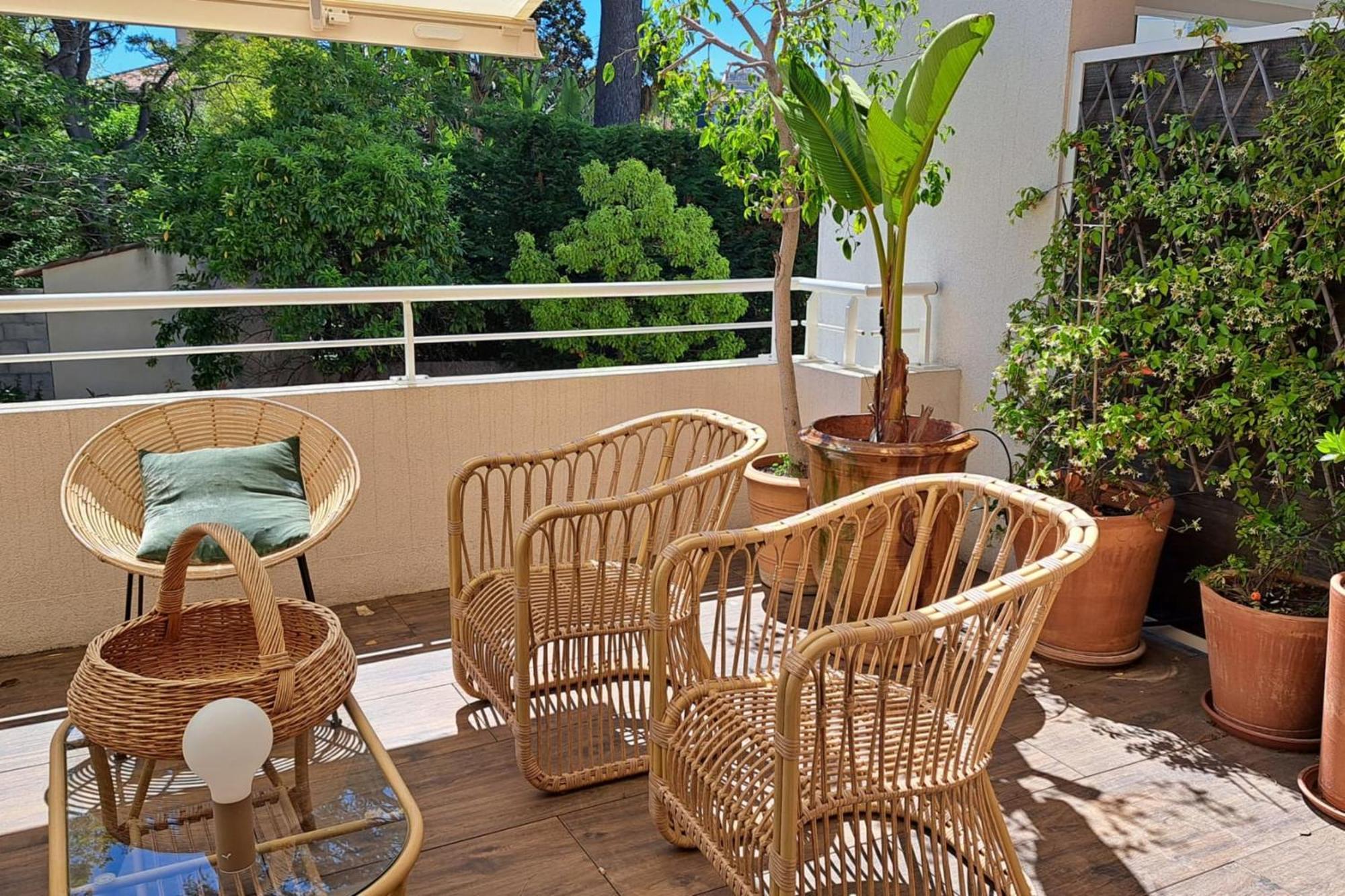 Sumptuous Renovated In Antibes