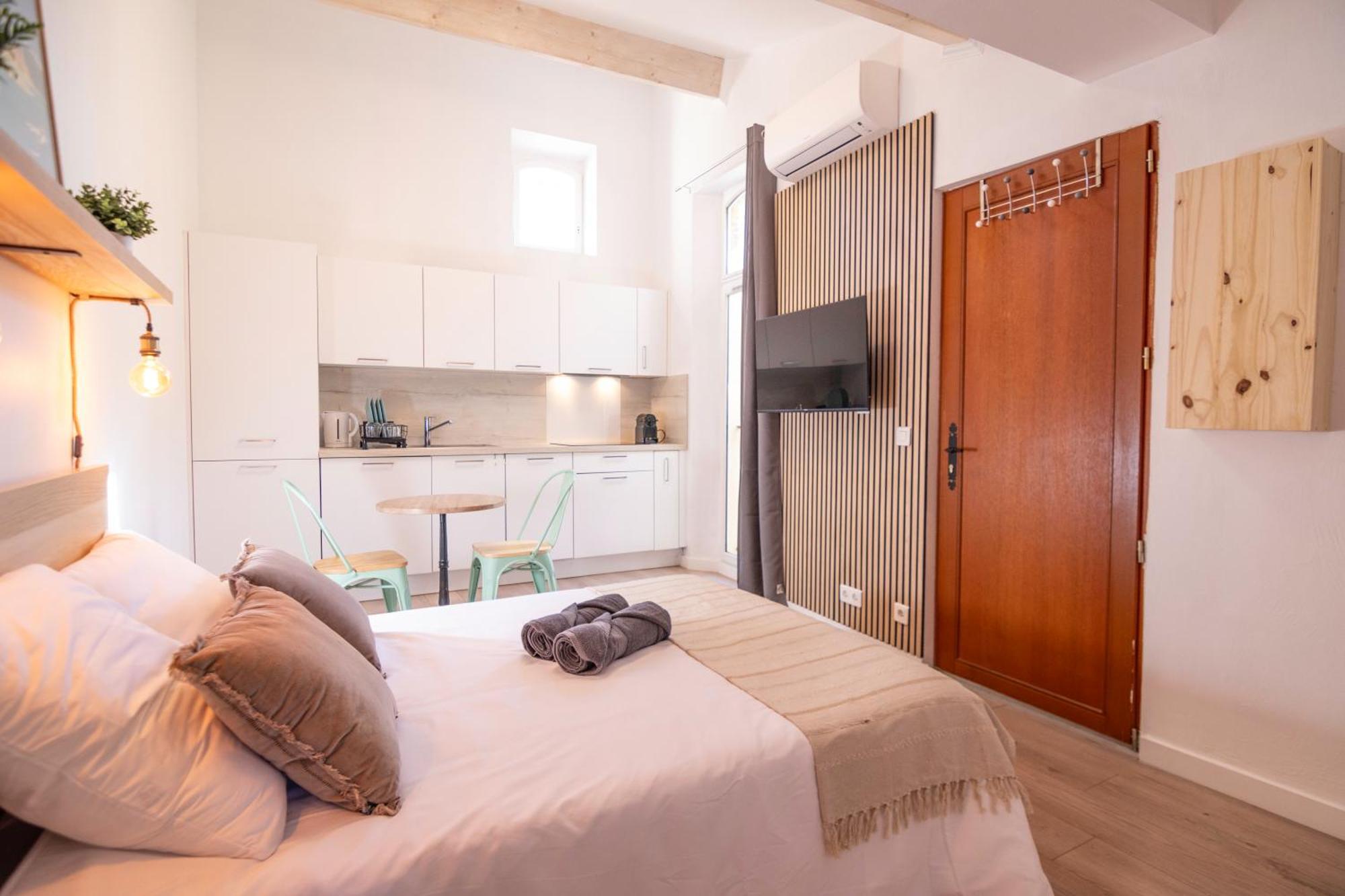 Vieil Proche Apartment