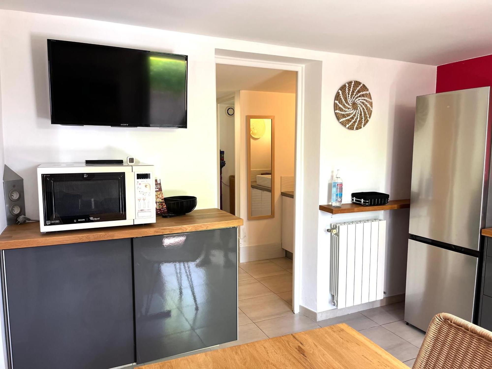 Apartment Deux Pieces Donnant Sur Un Jardin