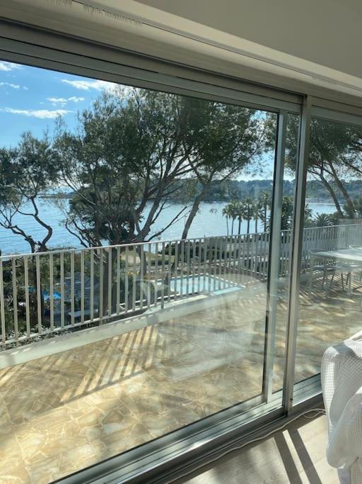 Cap D Contemporaine Pied Dans L Eau