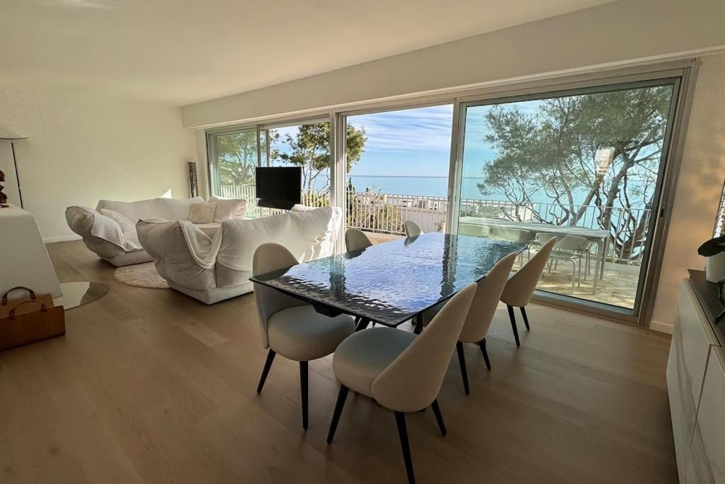 Villa Cap D Contemporaine Pied Dans L Eau