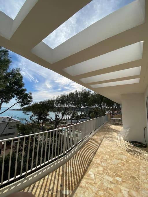 Cap D Contemporaine Pied Dans L Eau
