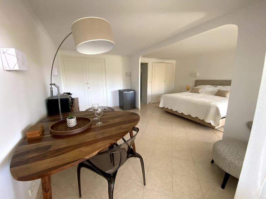 Villa Cap D Contemporaine Pied Dans L Eau