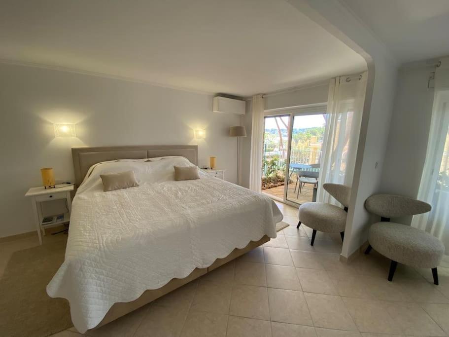 Cap D Contemporaine Pied Dans L Eau Antibes